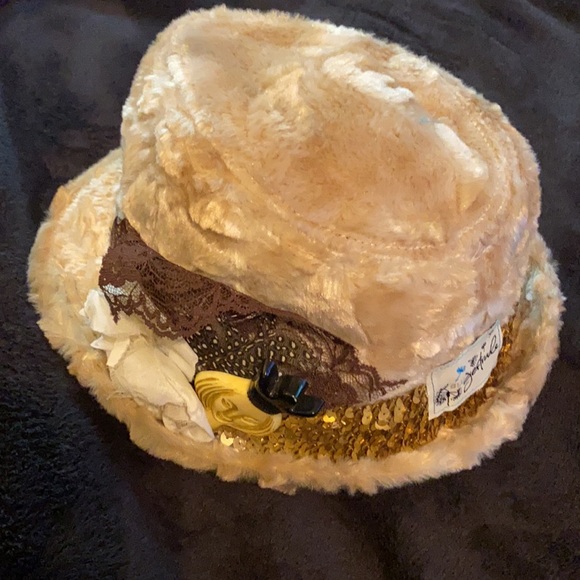 Hat - Picture 2 of 4